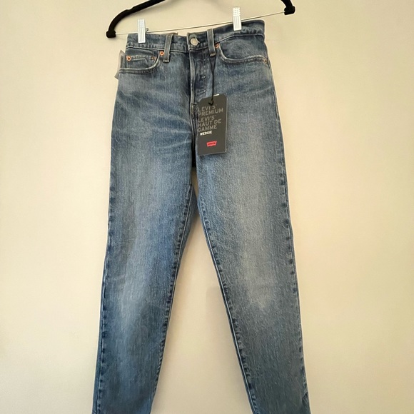 LEVI’S Wedgie Jean - Size 25 - Picture 1 of 3